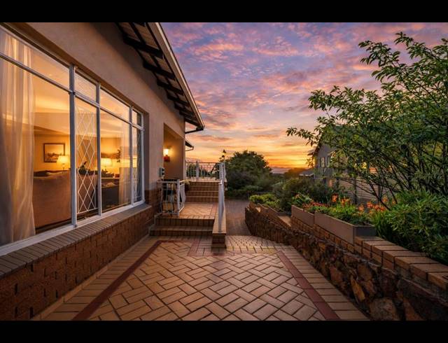 4 BEDROOM HOUSE FOR SALE IN WATERKLOOF RIDGE